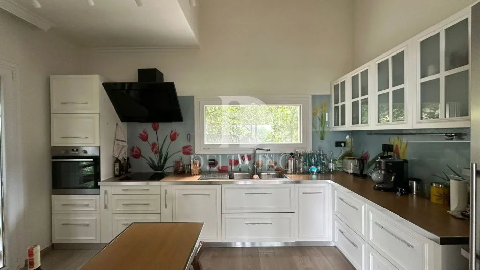 Tirane, shitet Vile 3+1+Aneks+Ballkon Kati 0, 475 m² 650.000 € (Long Hill,TEG)