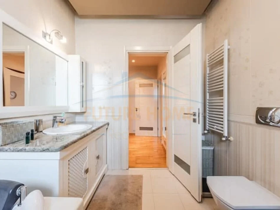 Durres, shitet apartament duplex 3+1+Ballkon Kati 8, 295 m² 360.000 € (Qender, Durres)