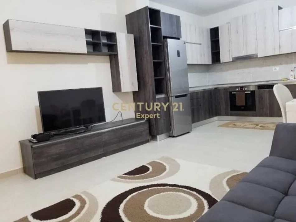 Tirane, jepet me qera apartament 2+1 Kati 4, 108 m² 550 € (kinostudio)