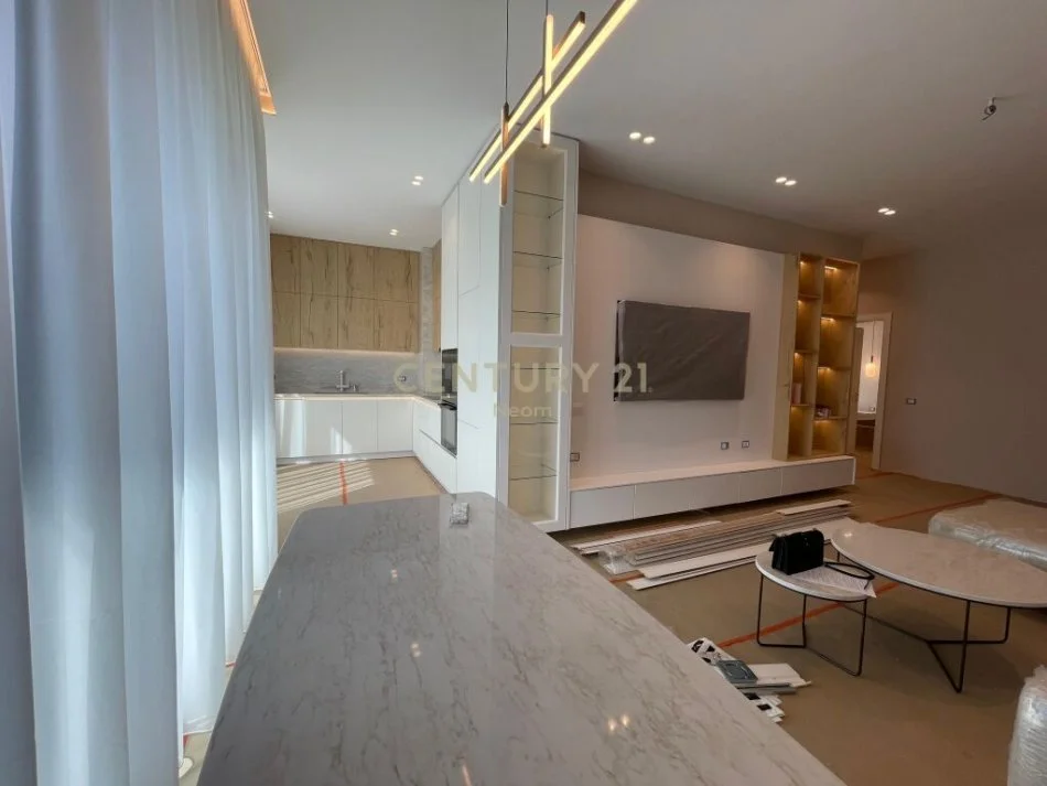 Tirane, jepet me qera apartament 2+1 Kati 3, 122 m² 1.800 € (liqeni i thate)