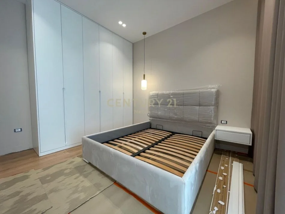 Tirane, jepet me qera apartament 2+1 Kati 3, 122 m² 1.800 € (liqeni i thate)