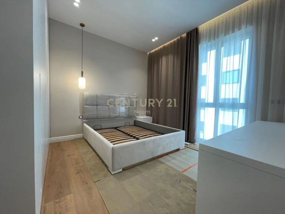 Tirane, jepet me qera apartament 2+1 Kati 3, 122 m² 1.800 € (liqeni i thate)