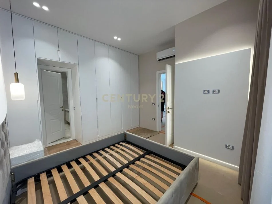 Tirane, jepet me qera apartament 2+1 Kati 3, 122 m² 1.800 € (liqeni i thate)