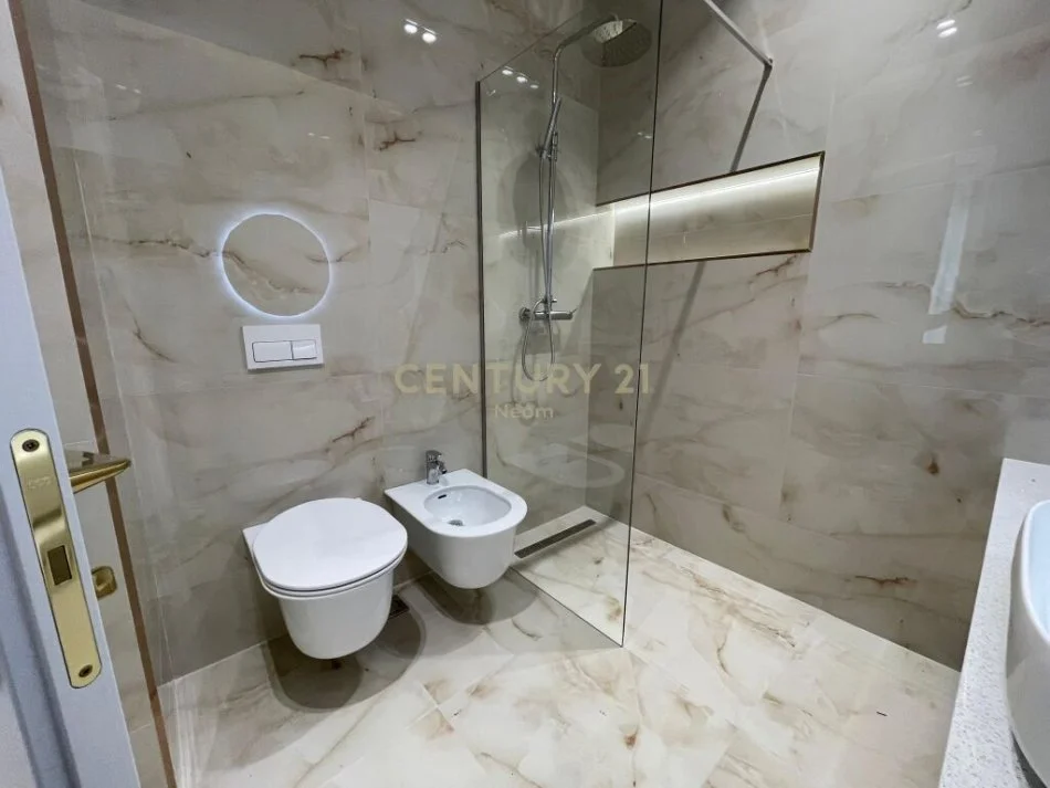 Tirane, jepet me qera apartament 2+1 Kati 3, 122 m² 1.800 € (liqeni i thate)