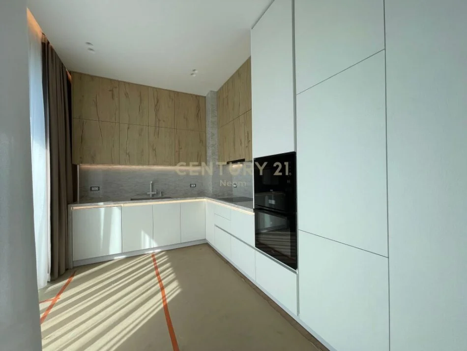 Tirane, jepet me qera apartament 2+1 Kati 3, 122 m² 1.800 € (liqeni i thate)