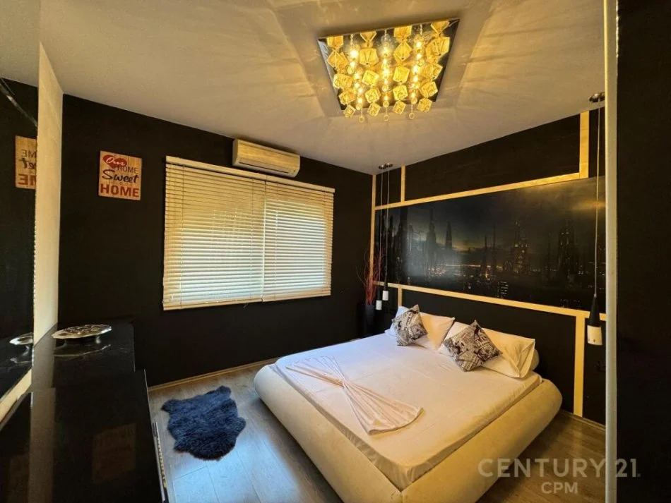 Tirane, jepet me qera apartament 2+1 Kati 5, 120 m² 900 € (komuna e parisit)