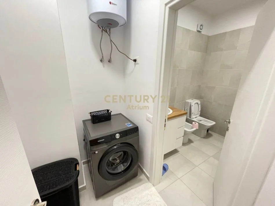 𝐓𝐢𝐫𝐚𝐧𝐞, 𝐣𝐞𝐩𝐞𝐭 𝐦𝐞 𝐪𝐞𝐫𝐚 𝐚𝐩𝐚𝐫𝐭𝐚𝐦𝐞𝐧𝐭 𝟐+𝟏 𝐊𝐚𝐭𝐢 𝟑, 𝟗𝟗 𝐦² 𝟖𝟎𝟎 € (𝐒𝐞𝐥𝐯𝐢𝐚)