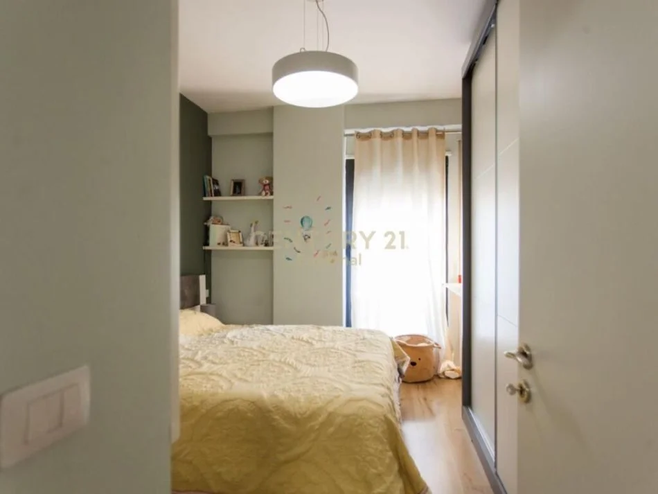 Tirane, jepet me qera apartament 1+1 Kati 2, 56 m² 600 € (te Pazari i Ri)