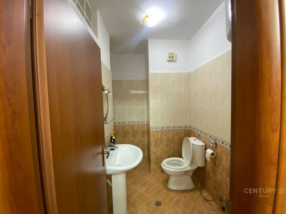 Tirane, jepet me qera apartament 1+1 Kati 2, 65 m² 350 € (fresku)
