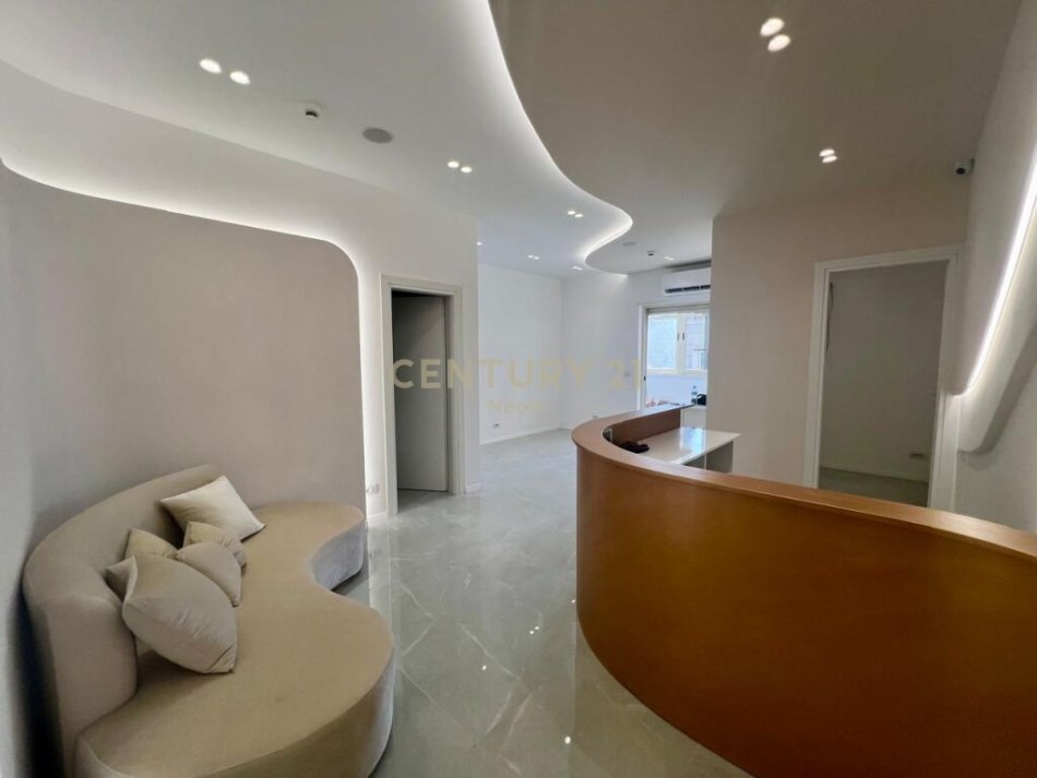 Tirane, jepet me qera ambjent biznesi Kati 2, 130 m² 1.800 € (hipoteka)