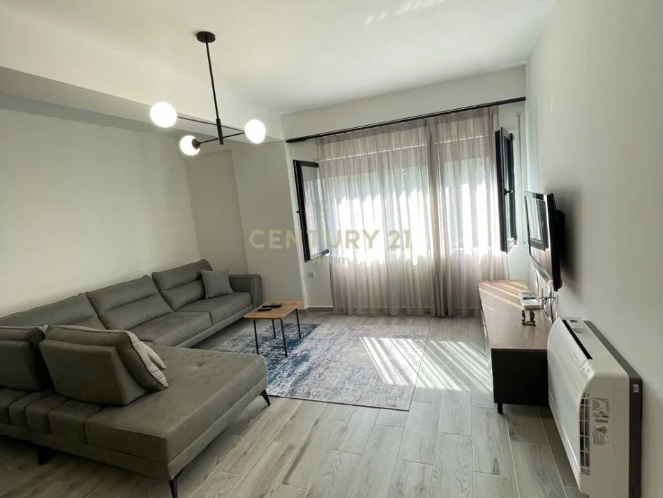 Tirane, jepet me qera apartament 2+1 Kati 2, 99 m² 700 € (kodra e diellit)