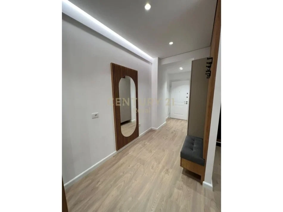 Tirane, jepet me qera apartament 1+1 Kati 3, 120 m² 1.100 € (zog i zi)
