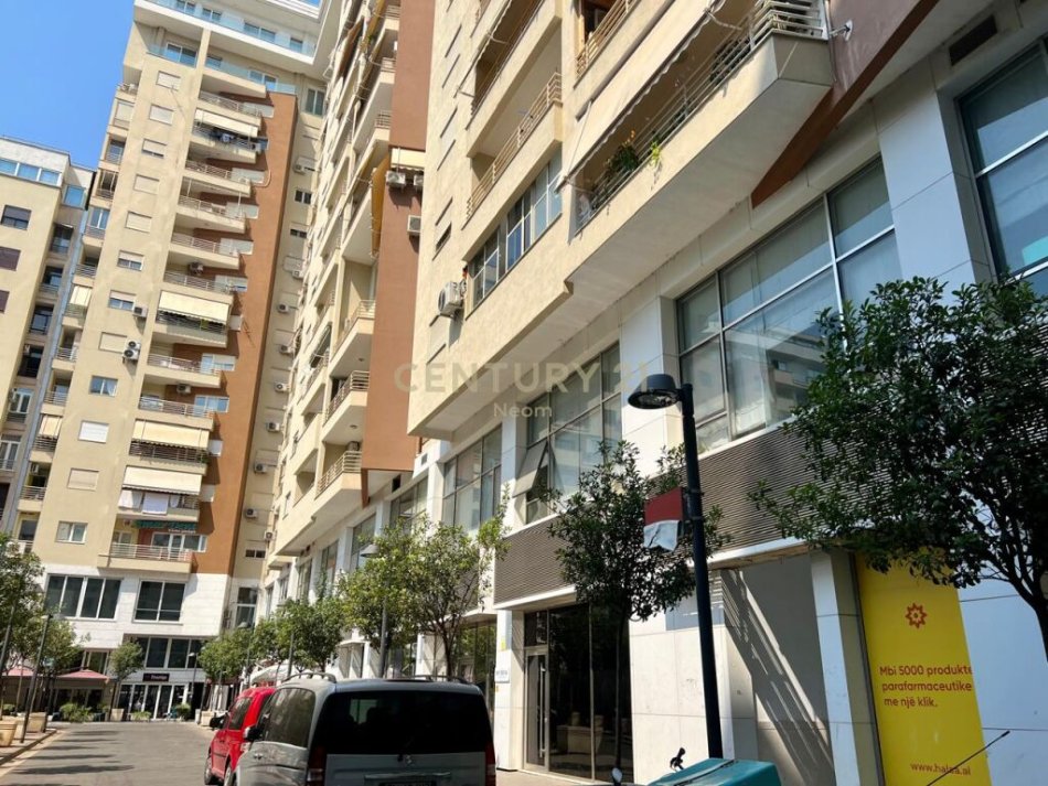 Tirane, jepet me qera ambjent biznesi Kati 2, 130 m² 1.800 € (hipoteka)