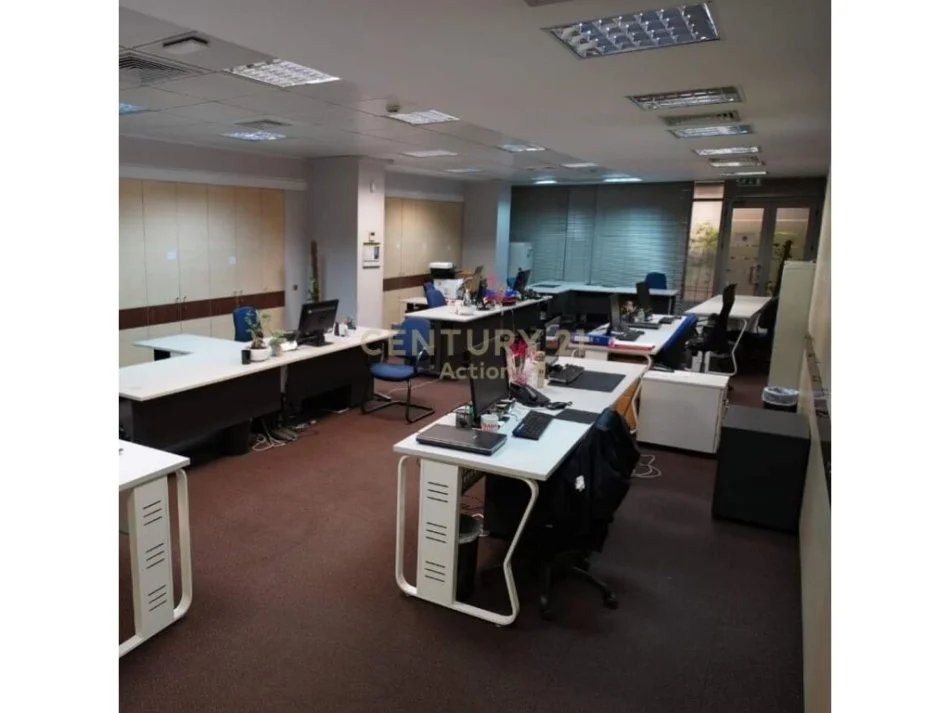 Tirane, jepet me qera ambjent biznesi Kati 1, 856 m² 12.000 € (rruga e kavajes)