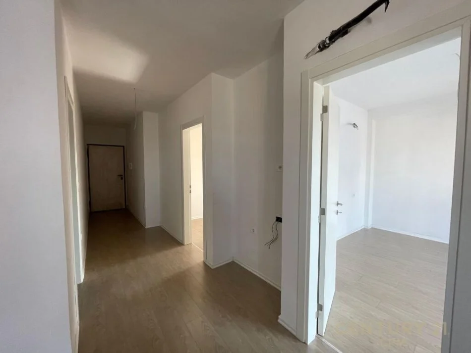 𝐓𝐢𝐫𝐚𝐧𝐞, 𝐣𝐞𝐩𝐞𝐭 𝐦𝐞 𝐪𝐞𝐫𝐚 𝐳𝐲𝐫𝐞 𝐊𝐚𝐭𝐢 𝟔, 𝟕𝟑 𝐦² 𝟕𝟎𝟎 € (𝐀𝐥𝐢 𝐃𝐞𝐦𝐢)