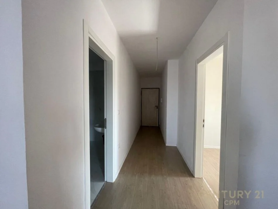 𝐓𝐢𝐫𝐚𝐧𝐞, 𝐣𝐞𝐩𝐞𝐭 𝐦𝐞 𝐪𝐞𝐫𝐚 𝐳𝐲𝐫𝐞 𝐊𝐚𝐭𝐢 𝟔, 𝟕𝟑 𝐦² 𝟕𝟎𝟎 € (𝐀𝐥𝐢 𝐃𝐞𝐦𝐢)