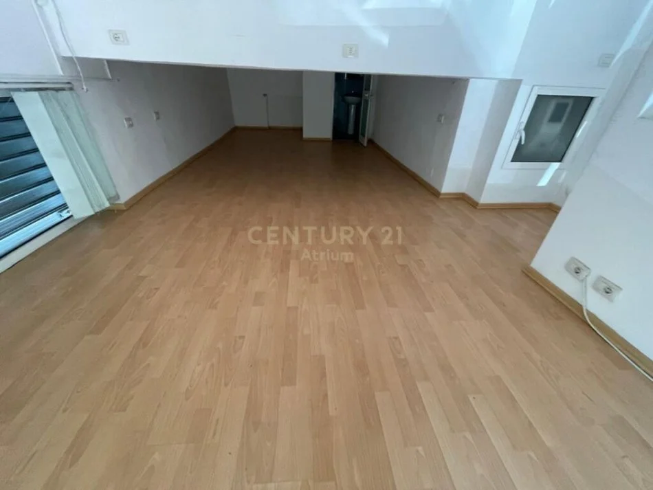 𝐓𝐢𝐫𝐚𝐧𝐞, 𝐣𝐞𝐩𝐞𝐭 𝐦𝐞 𝐪𝐞𝐫𝐚 𝐚𝐦𝐛𝐣𝐞𝐧𝐭 𝐛𝐢𝐳𝐧𝐞𝐬𝐢 𝐊𝐚𝐭𝐢 𝟎, 𝟓𝟎 𝐦² 𝟓𝟓𝟎 € (𝐒𝐡𝐤𝐨𝐥𝐥𝐚 𝐞 𝐊𝐮𝐪𝐞)