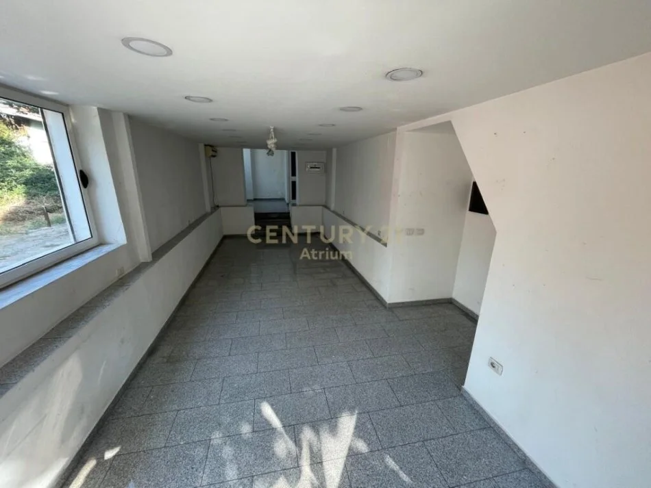 𝐓𝐢𝐫𝐚𝐧𝐞, 𝐣𝐞𝐩𝐞𝐭 𝐦𝐞 𝐪𝐞𝐫𝐚 𝐚𝐦𝐛𝐣𝐞𝐧𝐭 𝐛𝐢𝐳𝐧𝐞𝐬𝐢 𝐊𝐚𝐭𝐢 𝟎, 𝟓𝟎 𝐦² 𝟓𝟓𝟎 € (𝐒𝐡𝐤𝐨𝐥𝐥𝐚 𝐞 𝐊𝐮𝐪𝐞)