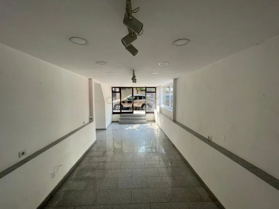 𝐓𝐢𝐫𝐚𝐧𝐞, 𝐣𝐞𝐩𝐞𝐭 𝐦𝐞 𝐪𝐞𝐫𝐚 𝐚𝐦𝐛𝐣𝐞𝐧𝐭 𝐛𝐢𝐳𝐧𝐞𝐬𝐢 𝐊𝐚𝐭𝐢 𝟎, 𝟓𝟎 𝐦² 𝟓𝟓𝟎 € (𝐒𝐡𝐤𝐨𝐥𝐥𝐚 𝐞 𝐊𝐮𝐪𝐞)