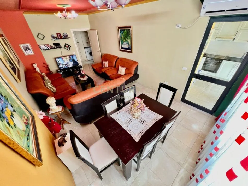 Tirane, jepet me qera apartament 1+1 Kati 5, 78 m² 400 € (astir)