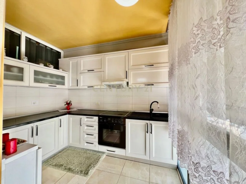 Tirane, jepet me qera apartament 1+1 Kati 5, 78 m² 400 € (astir)