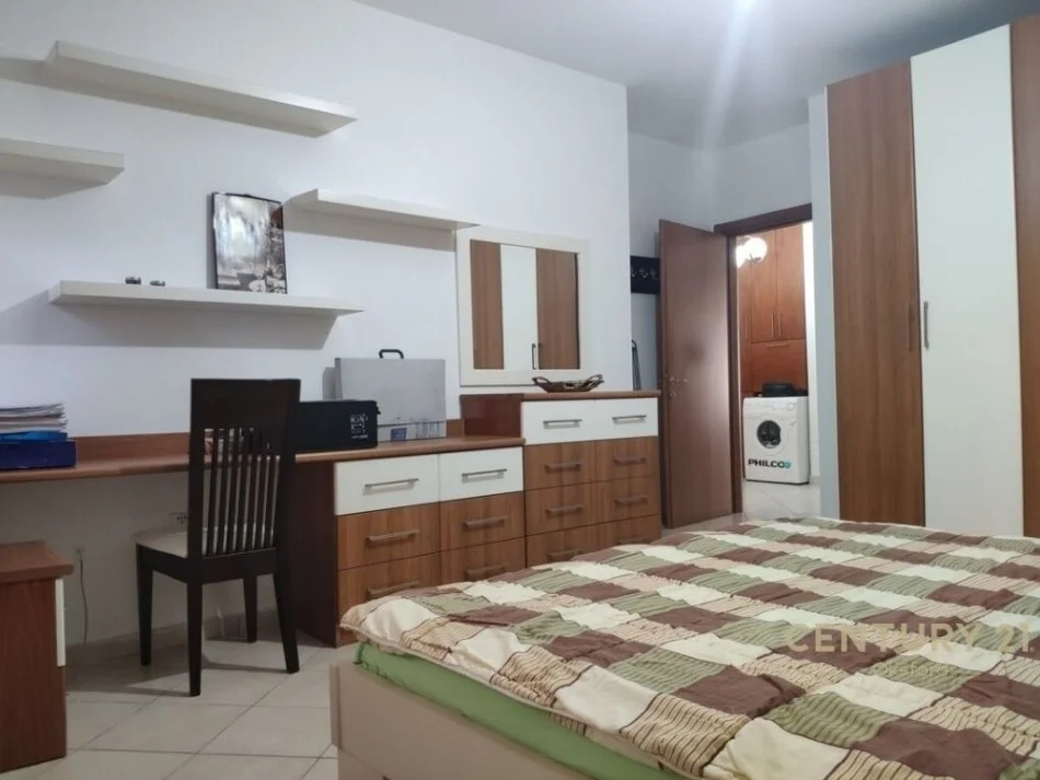 Tirane, jepet me qera apartament 2+1+Ballkon Kati 1, 102 m² 500 € (Besnik Sykja)