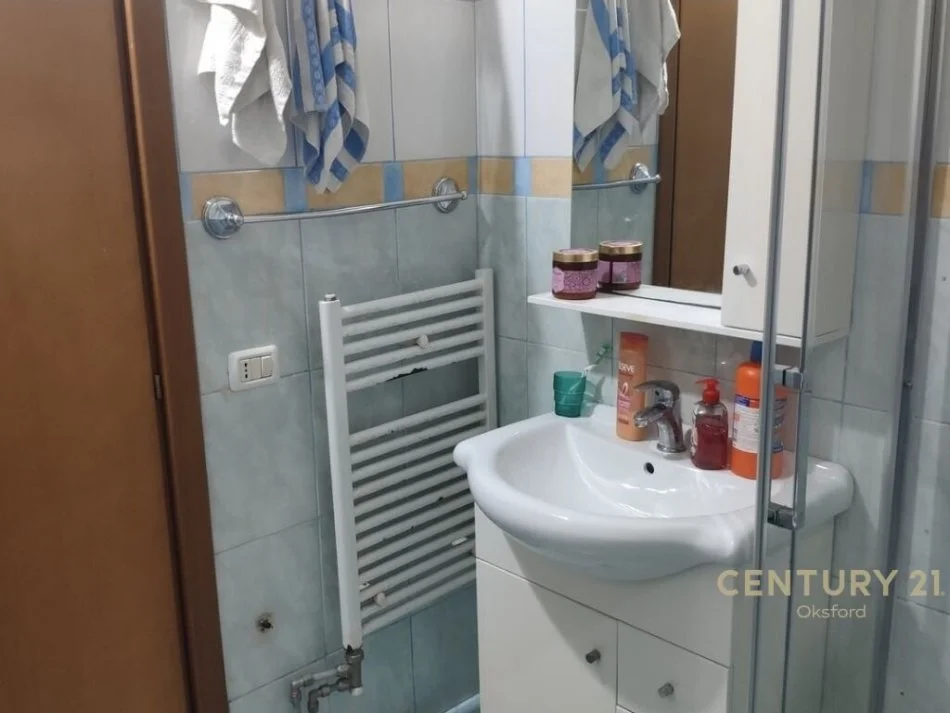 Tirane, jepet me qera apartament 2+1+Ballkon Kati 1, 102 m² 500 € (Besnik Sykja)