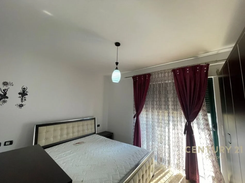 Tirane, jepet me qera 2+1+Ballkon , 400 € (Fresku)