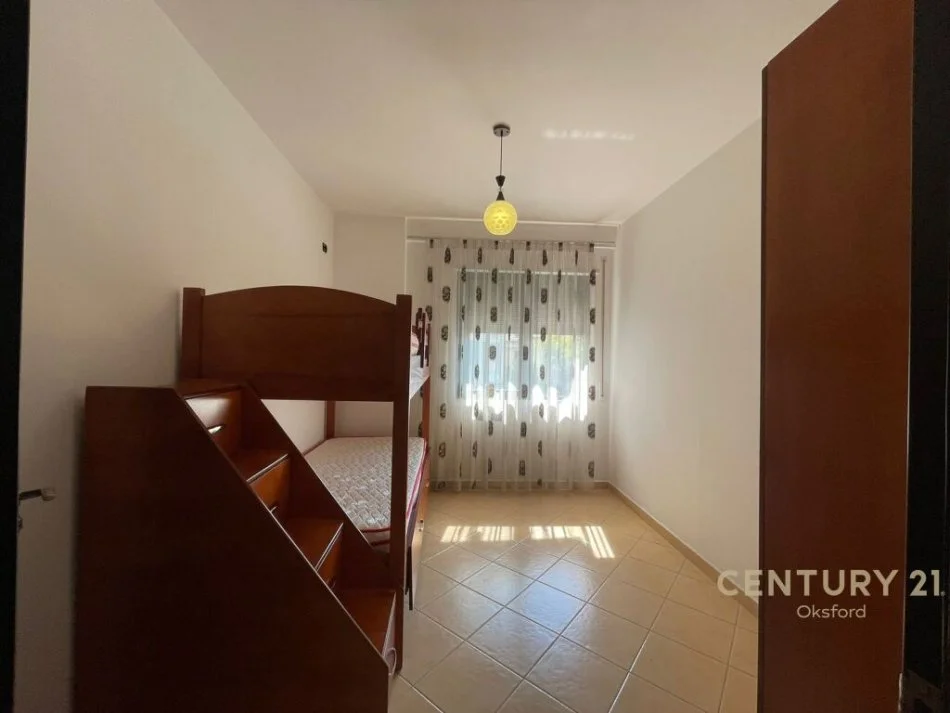 Tirane, jepet me qera 2+1+Ballkon , 400 € (Fresku)