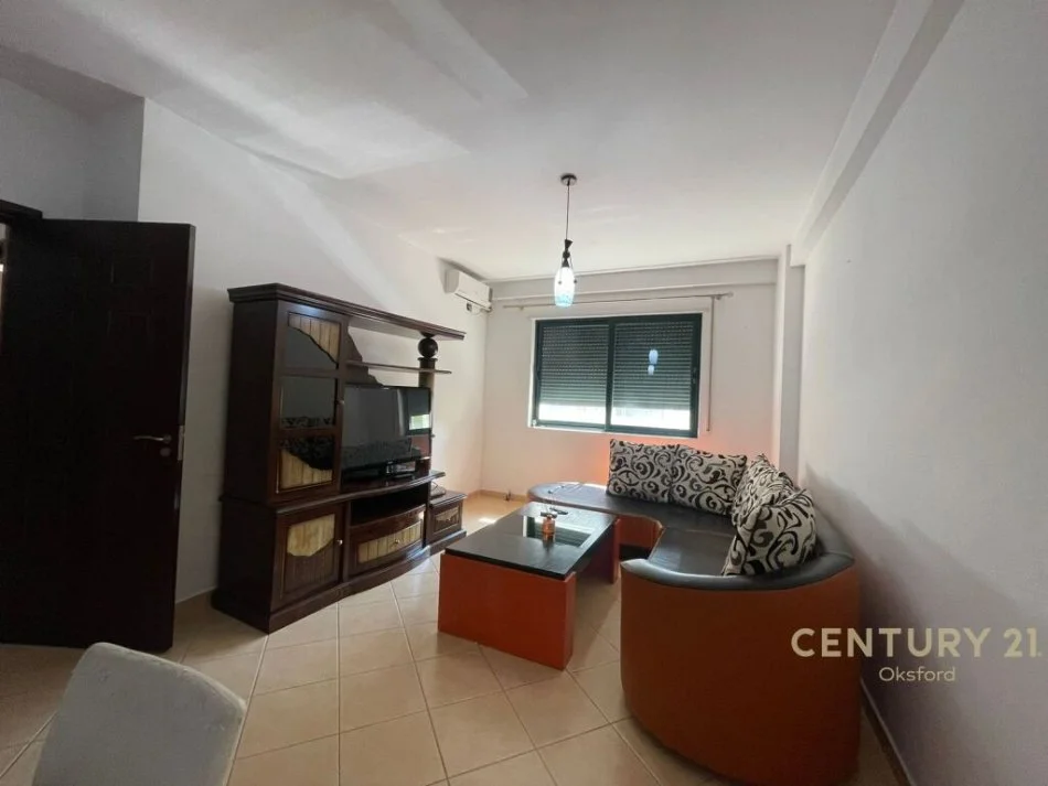 Tirane, jepet me qera 2+1+Ballkon , 400 € (Fresku)