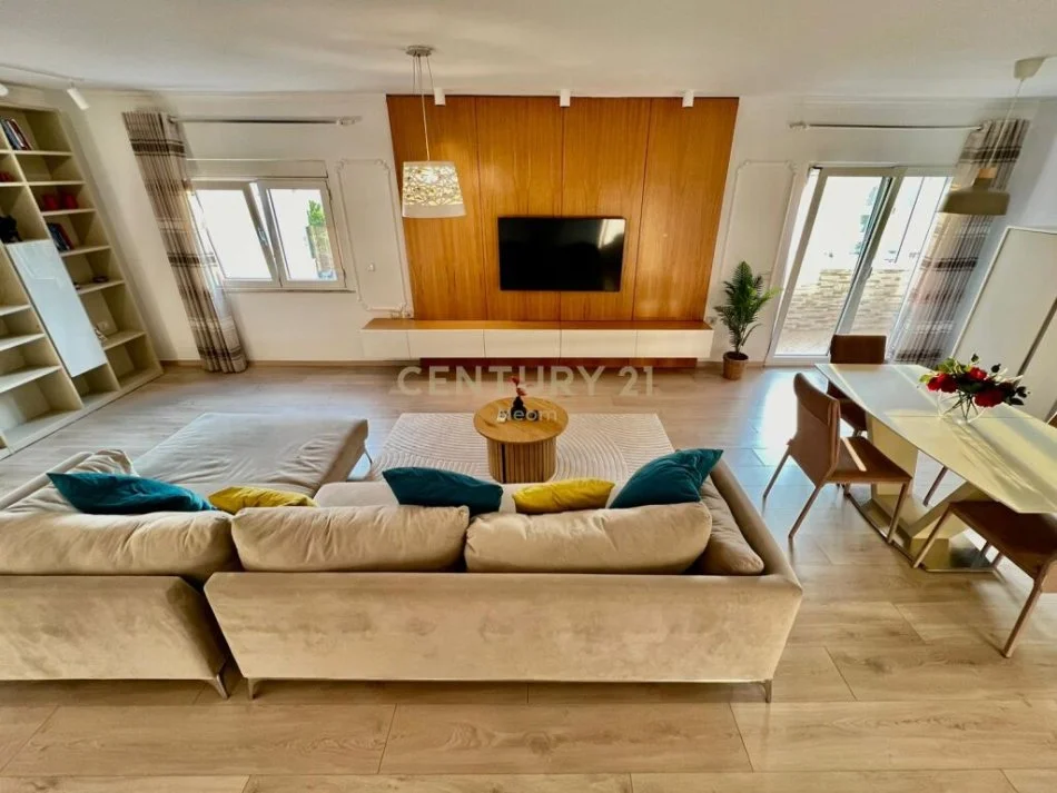 Tirane, jepet me qera apartament 2+1 Kati 6, 110 m² 1.500 € (sheshi willson)