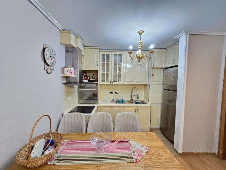 Tirane, jepet me qera apartament 2+1 Kati 2, 72 m² 650 € (MYSLYM SHYR)