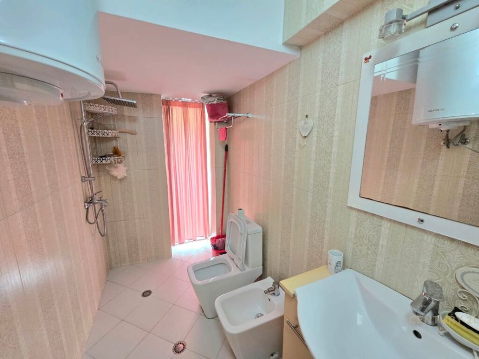 Tirane, jepet me qera apartament 2+1 Kati 2, 72 m² 650 € (MYSLYM SHYR)