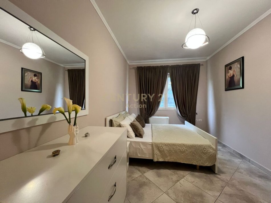 Tirane, jepet me qera apartament 2+1 Kati 3, 110 m² 750 € (TEK RRUGA E ELBASANIT!)