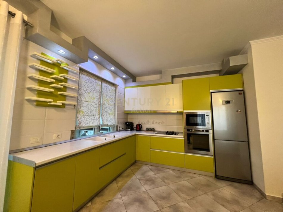 Tirane, jepet me qera apartament 2+1 Kati 3, 110 m² 750 € (TEK RRUGA E ELBASANIT!)