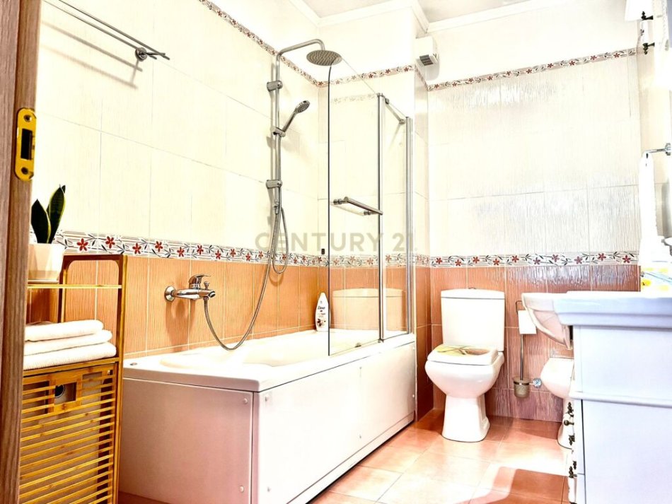 Tirane, jepet me qera apartament 2+1 Kati 3, 110 m² 750 € (TEK RRUGA E ELBASANIT!)