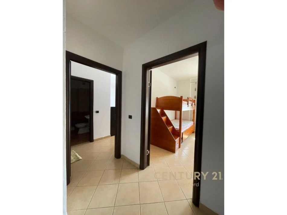 Tirane, jepet me qera 2+1+Ballkon , 400 € (Fresku)