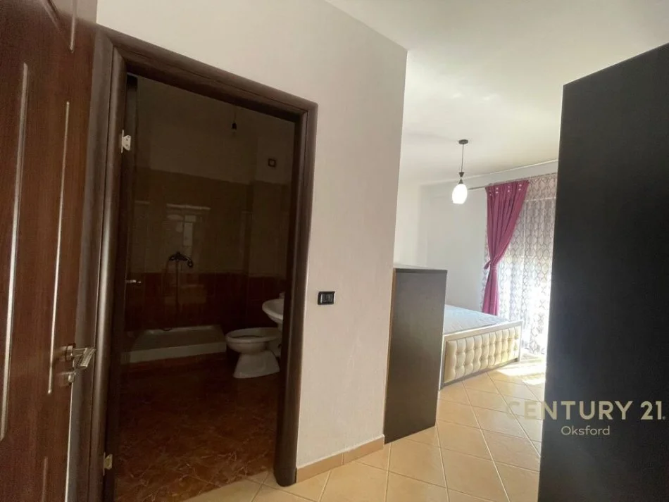 Tirane, jepet me qera 2+1+Ballkon , 400 € (Fresku)