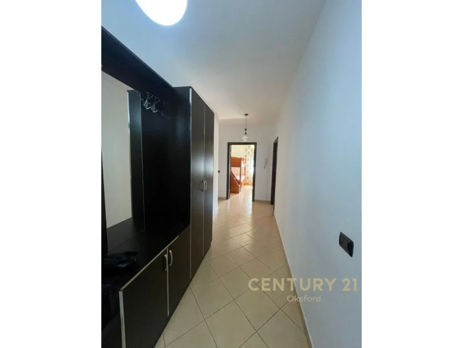 Tirane, jepet me qera 2+1+Ballkon , 400 € (Fresku)