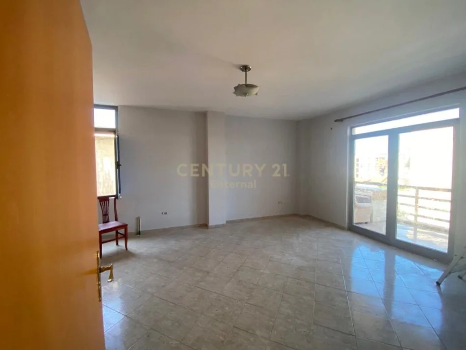 Tirane, jepet me qera apartament 3+1+Ballkon Kati 4, 104 m² 450 € (Rruga Bardhyl)