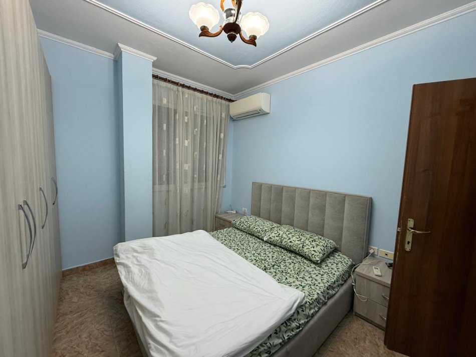 Tirane, jepet me qera apartament 2+1 Kati 6, 100 m² 600 € (Komuna e Parisit)