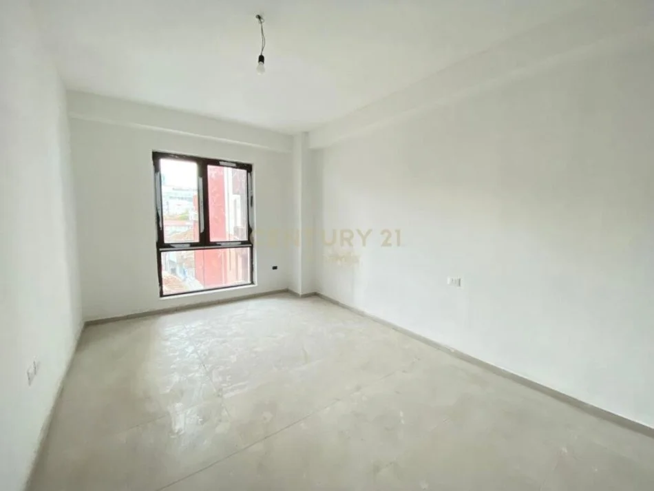 Tirane, jepet me qera zyre Kati 2, 85 m² 800 € (Myslym Shyri)