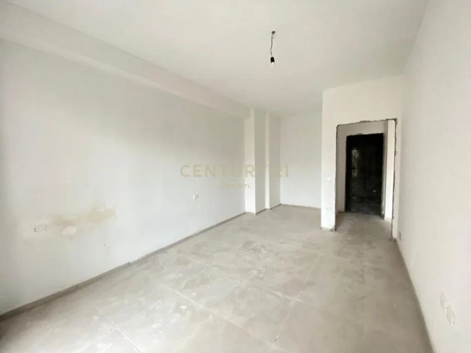 Tirane, jepet me qera zyre Kati 2, 85 m² 800 € (Myslym Shyri)