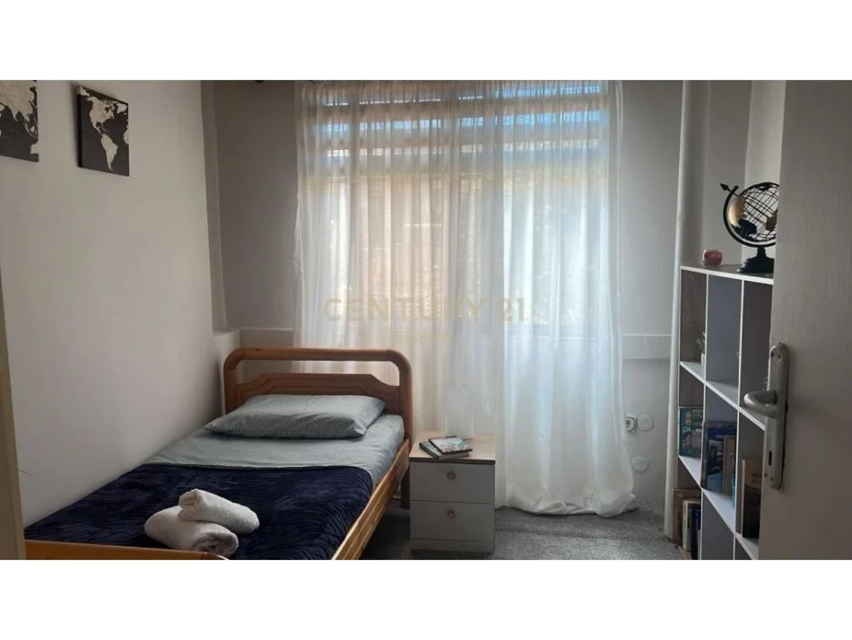 Tirane, jepet me qera apartament 2+1 Kati 2, 102 m² 600 € (rruga e kavajes)