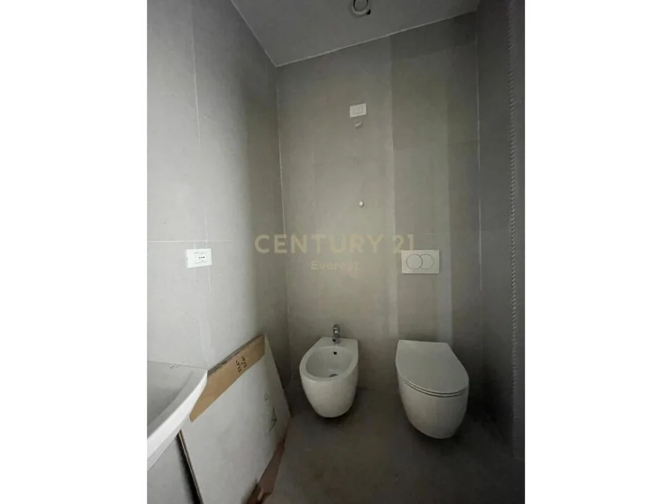 𝐓𝐢𝐫𝐚𝐧𝐞, 𝐣𝐞𝐩𝐞𝐭 𝐦𝐞 𝐪𝐞𝐫𝐚 𝐳𝐲𝐫𝐞 𝐊𝐚𝐭𝐢 𝟗, 𝟖𝟐 𝐦² 𝟖𝟓𝟎 € (𝐋𝐚𝐤𝐞 𝐕𝐢𝐞𝐰 𝐑𝐞𝐬𝐢𝐝𝐞𝐧𝐜𝐞, 𝐋𝐢𝐪𝐞𝐧𝐢 𝐢 𝐓𝐢𝐫𝐚𝐧ë𝐬)