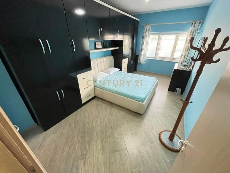 Tirane, jepet me qera apartament 2+1 Kati 4, 120 m² 500 € (vilat gjermane)