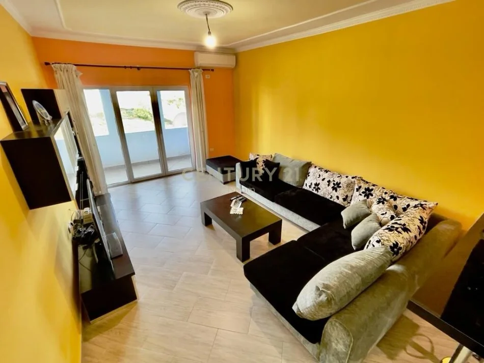 Tirane, jepet me qera apartament 2+1 Kati 4, 120 m² 500 € (vilat gjermane)