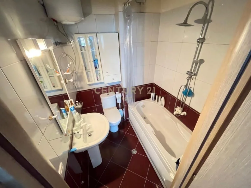 Tirane, jepet me qera apartament 2+1 Kati 4, 120 m² 500 € (vilat gjermane)