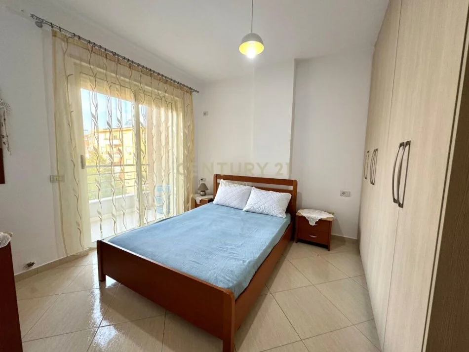 Tirane, jepet me qera apartament 2+1 Kati 2, 98 m² 600 € (liqeni i thate)