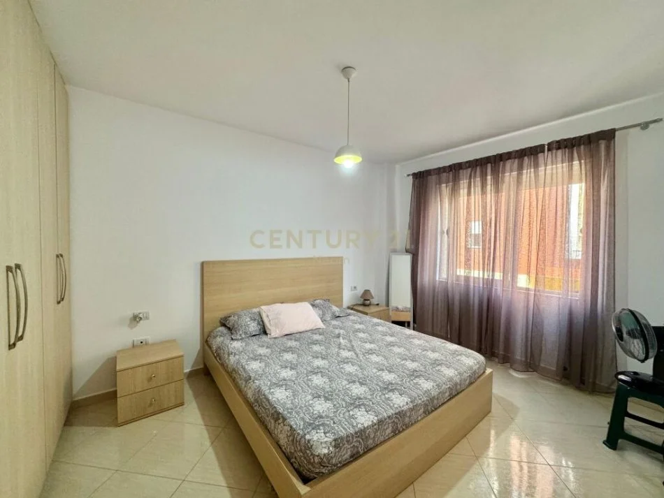 Tirane, jepet me qera apartament 2+1 Kati 2, 98 m² 600 € (liqeni i thate)